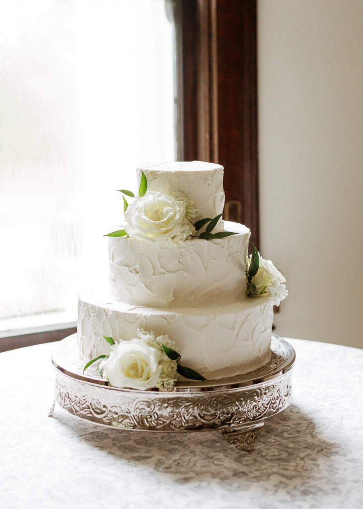 Wedding cake at a Donnelly House Wedding from Birmingham AL wedding photographer