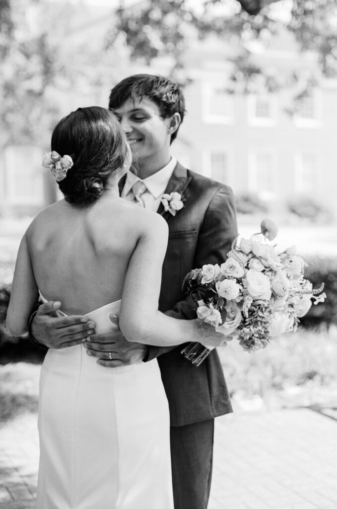 Wedding photos at Samford University by a Birmingham, AL wedding photographer