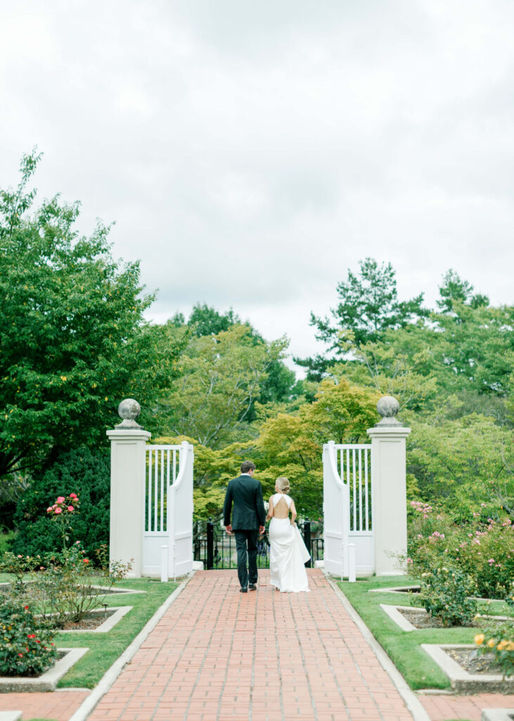 Wedding photos at the Birmingham Botanical Gardens by Birmingham AL Wedding Photographer
