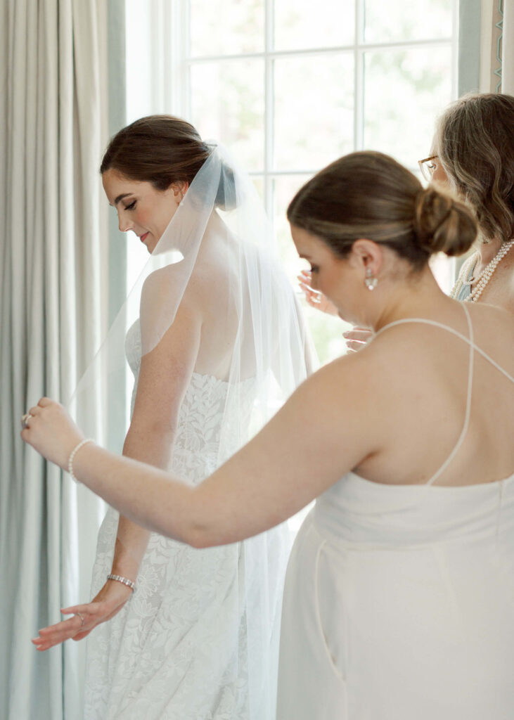 Bride getting ready at a St. Luke's Episcopal wedding in Birmingham, AL