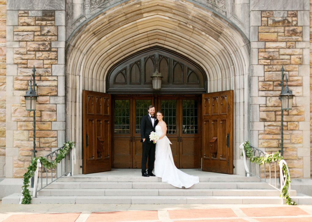 Wedding photos at Independent Presbyterian Church in Birmingham, AL