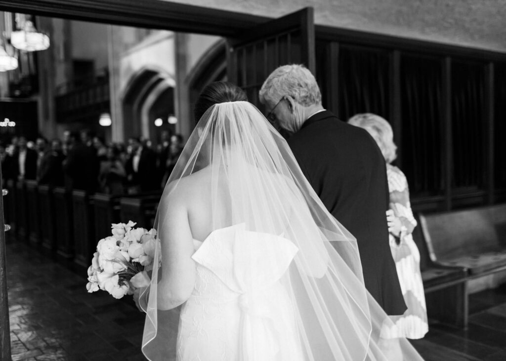 Wedding photos at Independent Presbyterian Church in Birmingham, AL