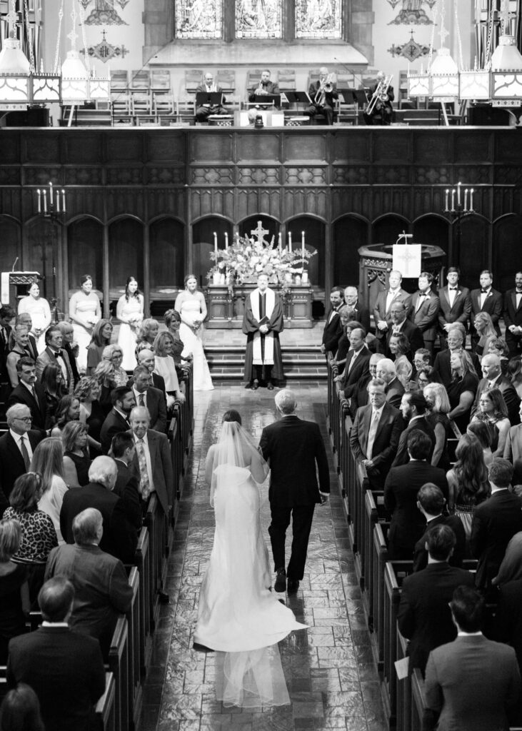 Wedding photos at Independent Presbyterian Church in Birmingham, AL