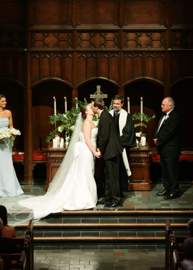 Wedding photos at Independent Presbyterian Church in Birmingham, AL